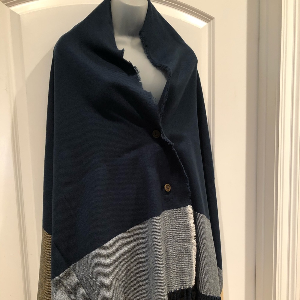 NWT Harve Bernard 2 button Convertible Ruana Wrap